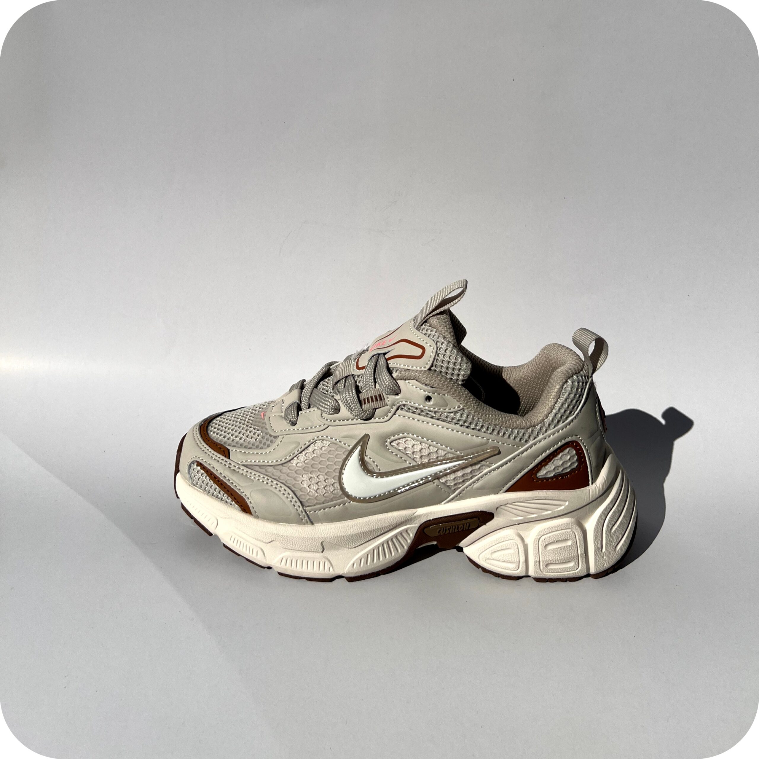 نایکی مدل v2 کرم قهوه‌ای